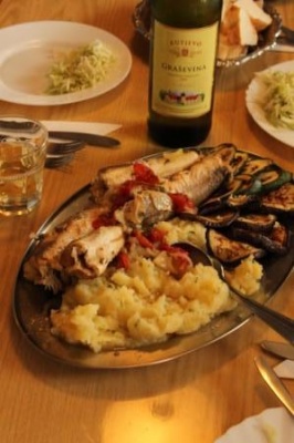 549044_10151718819877334_137506396_n_400